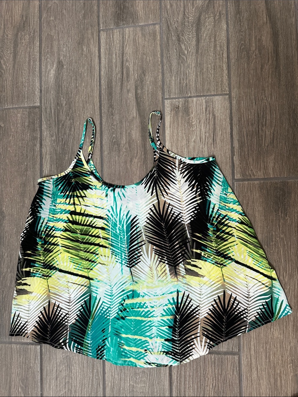Apt. 9 Essentials Palm-Print Camisole in Teal, Lime & Black. Size Medium